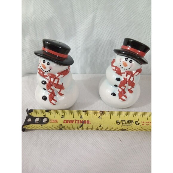 Snowman salt & pepper shakers with red & white Christmas scarfs, Black tophats - Picture 5 of 5